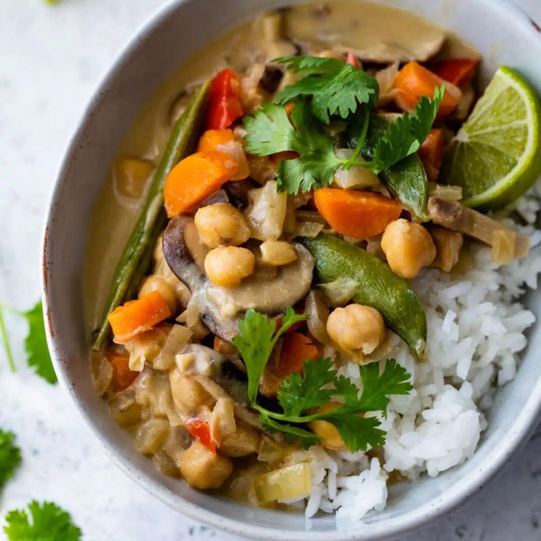 vegetable green curry with rice and chickpeas