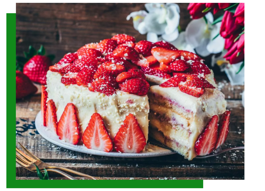 vegan strawberry cheesecake with fresh strawberry slices